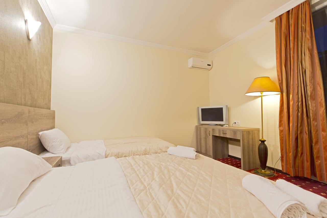 Orange Hotel Gonio Buitenkant foto