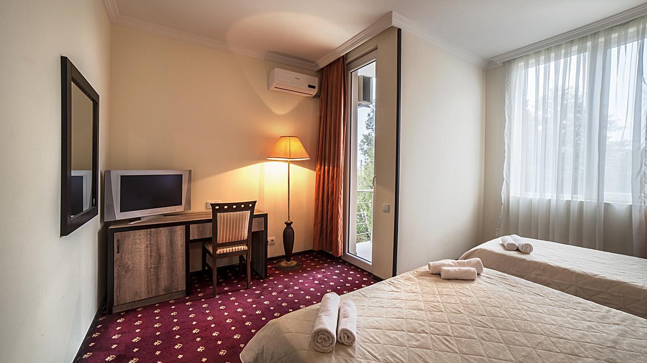 Orange Hotel Gonio Buitenkant foto